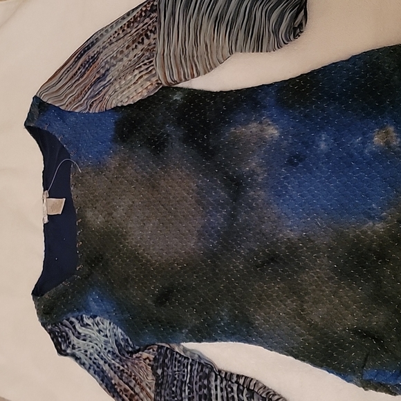 Brand New. Never Worn. Colorful Tunic Top. Size Small - Picture 4 of 4